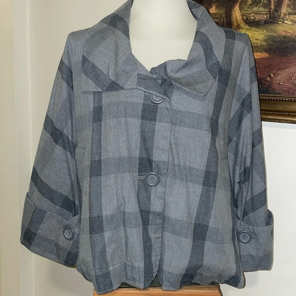 a.n.a A New‎ Approach button down 3/4 sleeve jacket.  Size XL.  100% Cotton